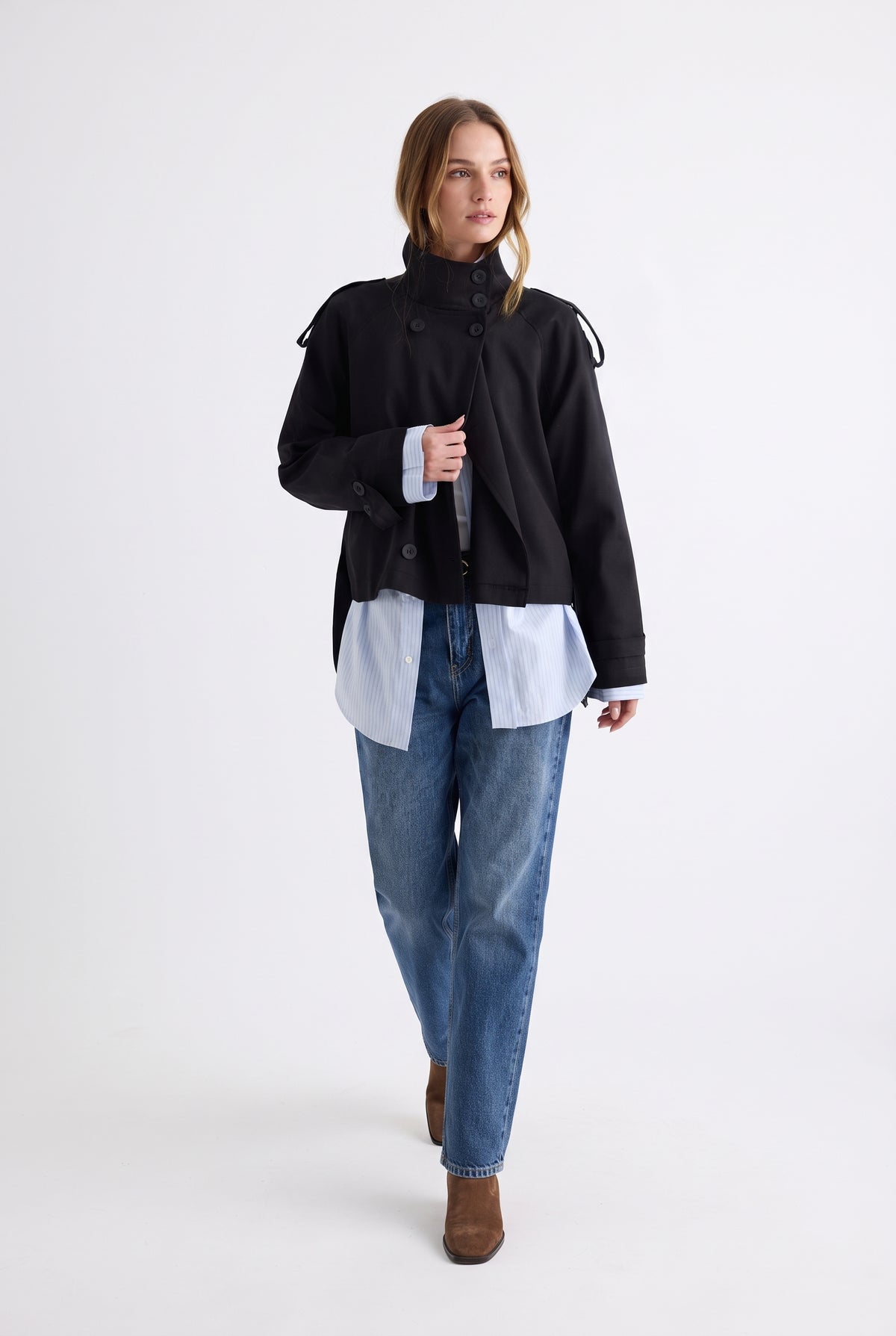 Siyah Regular Fit Dik Yaka Kemerli Kruvaze Gabardin Kısa Trençkot