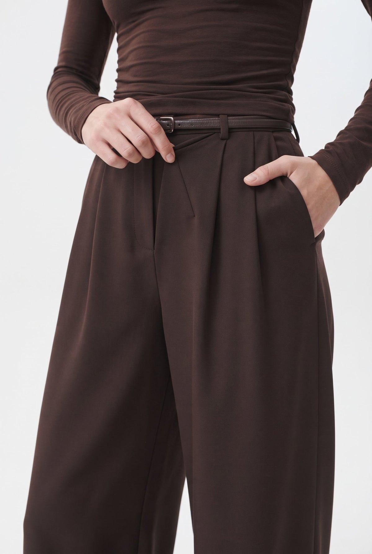 Kahverengi Kemerli Pilili Wide Leg/Extra Geniş Paça Dokuma Pantolon - LUMINOIRE