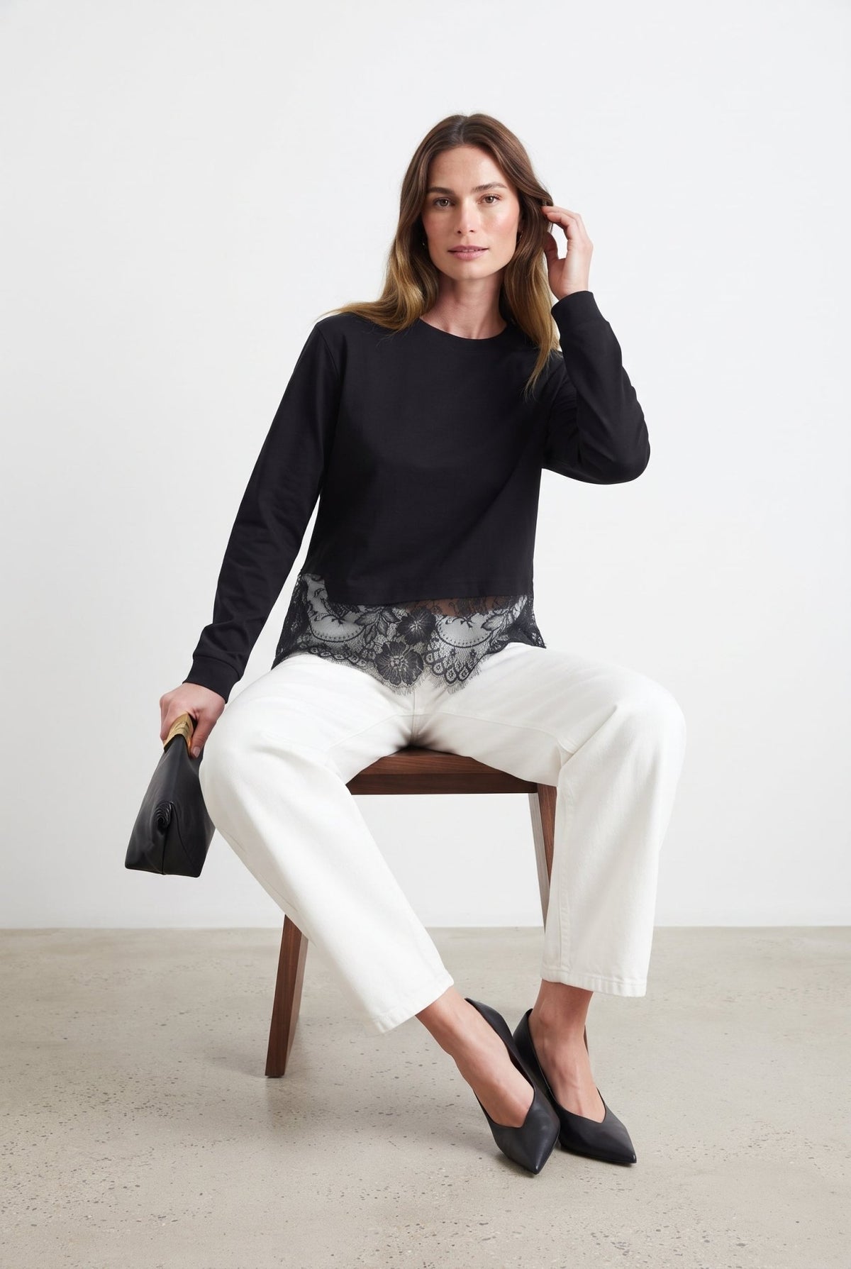 Siyah Dantel Detaylı Regular Kalıp Düşük Kol Interlok Örme Sweatshirt - LUMINOIRE