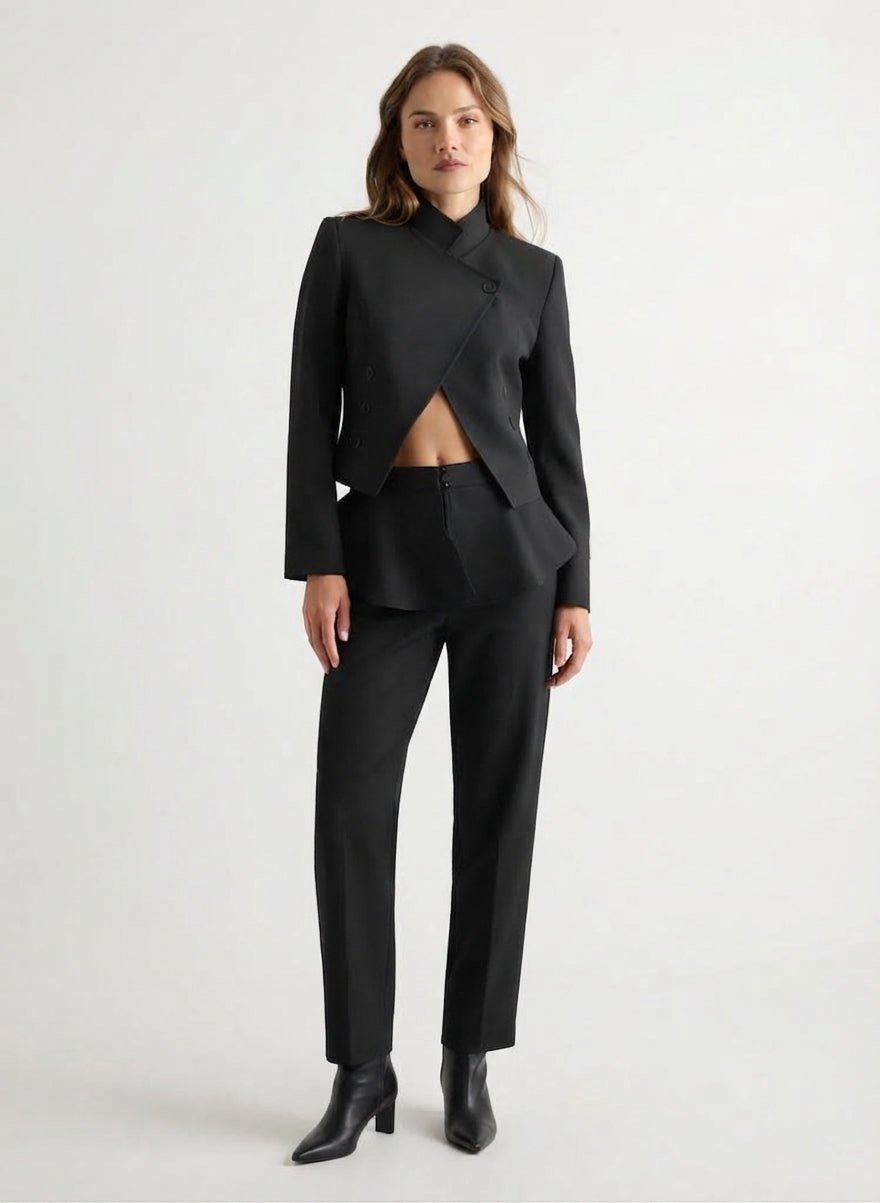 Siyah Düğmeli Kısa Blazer Ceket - LUMINOIRE